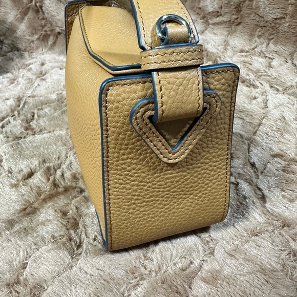 The Horse Shoulder Bag with Pebbled Texture - Picture 5 of 13